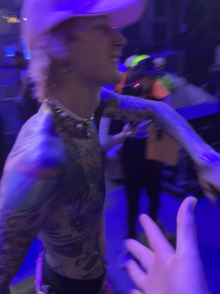 candybitch105's tweet photo. A tragic moment when @machinegunkelly touched my hand. Been to 2 concerts and will continue on going to support him.❤️ ILY!!!!! https://t.co/3szM8hqOf1