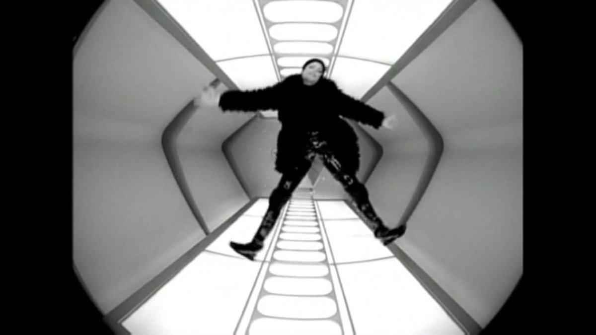KRP_DET's tweet photo. Left: Michael Jackson Feat. Janet Jackson: Scream Music Video (1995)

Right: Ruby, My Cat, in a Hamper (2023) https://t.co/hLaiZIfSEH