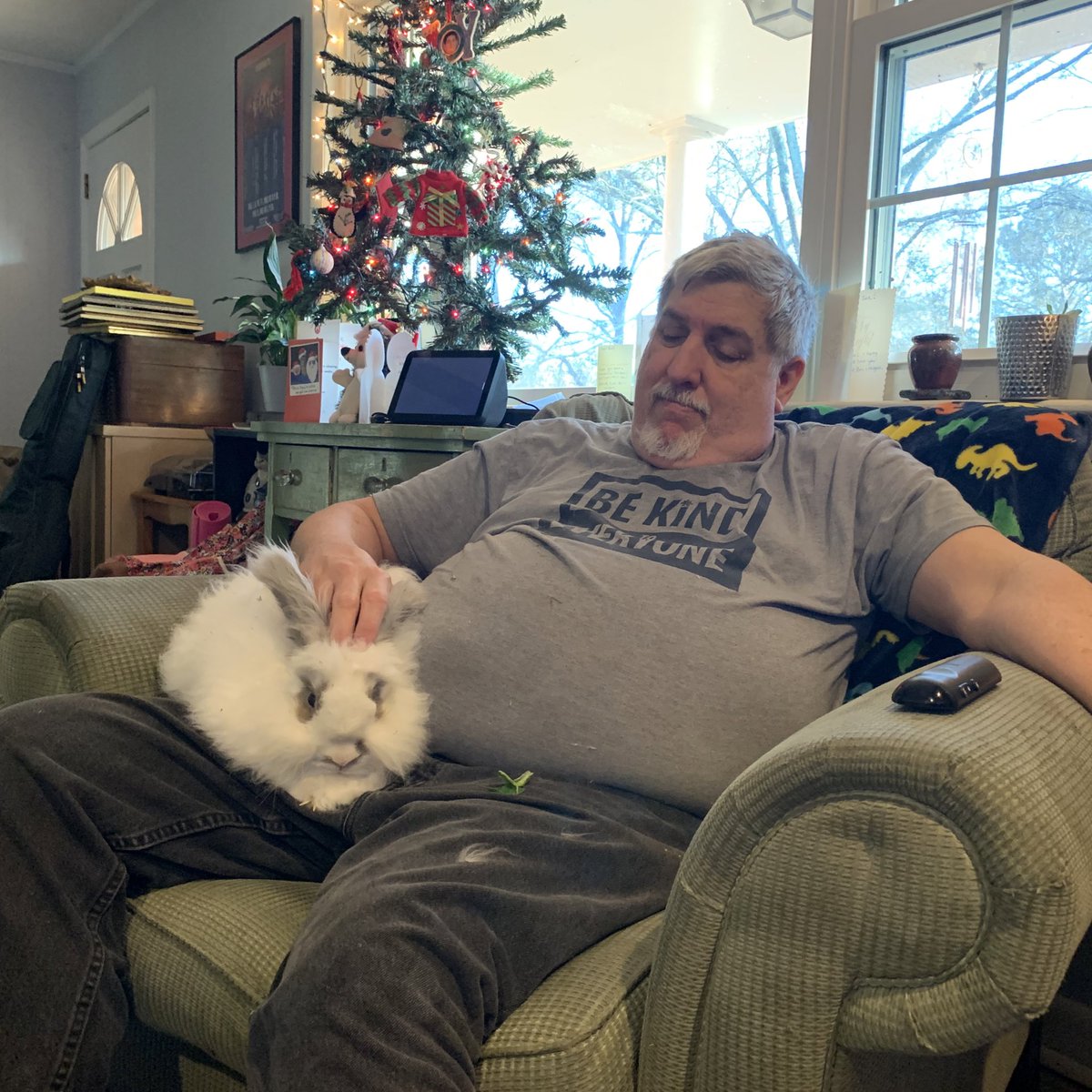 bunsofconyers's tweet image. It’s Sugar Pie. I sitting wif Bun Daddy today.