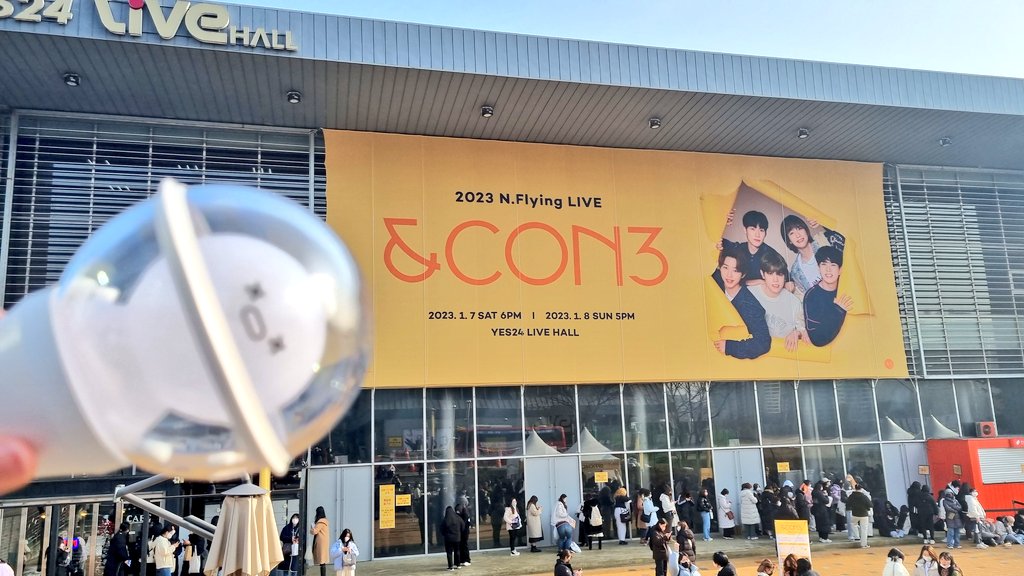 MartitaVolo's tweet photo. N.Flying &CON3 🐧Day 2 🧡
#NFLYING #CON3 #Live https://t.co/5hjFBRp0VY