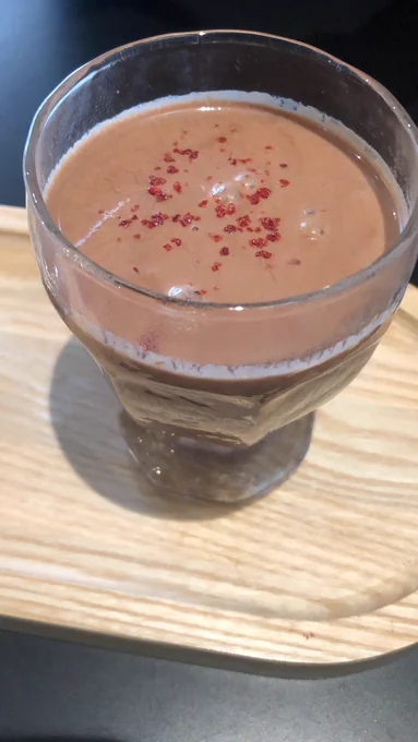 ひさしぶりのホットチョコレート。期間限定のワイン入りだそうです。 