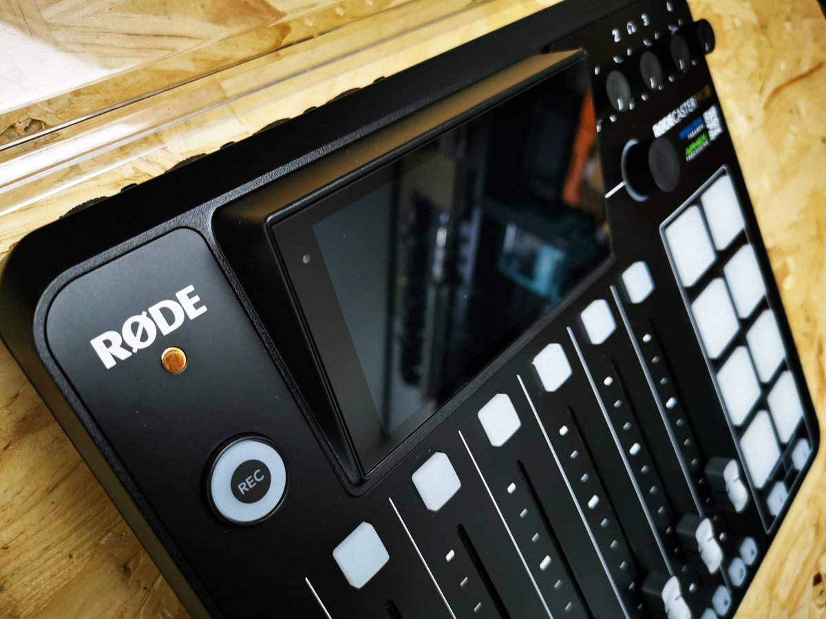tsuttonton's tweet image. 結局買うニキ
#casterpro2
#rodecasterpro2