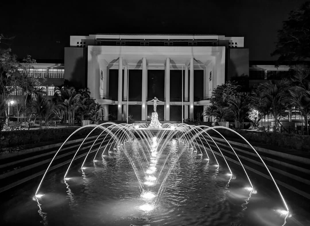 pinoyanghang's tweet image. 70 years apart: The University of the Philippines Diliman Oblation Plaza landscape transformation.

LEFT: The Oblation in 1949
RIGHT: The Oblation in 2019

ctto

#UrbanHistory
#CampusArchitecture