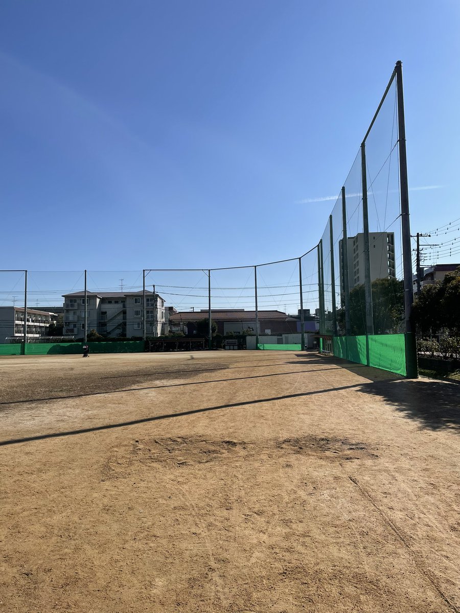 matsuitsutom's tweet photo. 市川少年野球連盟参与　葛南少年野球連盟顧問　松井　努
近隣の皆さまの安心、安全ために行政に要望して参りました南行徳公園の防球ネットの改修工事が完了しました。
高さ　　14.9メートル
延長　　114メートル https://t.co/uWinOxWVAX
