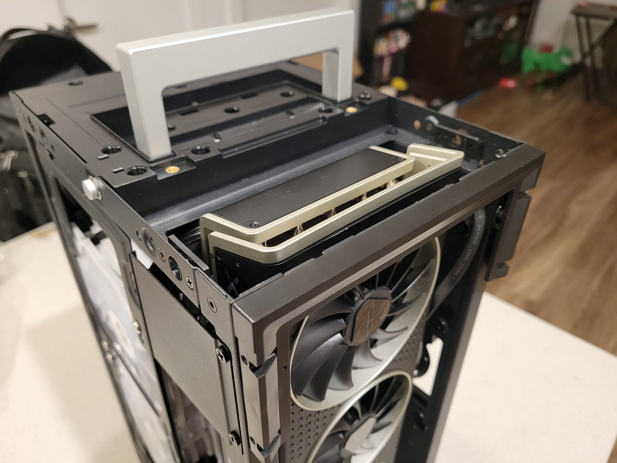 yern3wstepdad's tweet photo. I picked this case because of @GregSalazarYT , but me thinks it's at its limits 🤔 A upsize after Lanniversary might be in order. https://t.co/svO5Hh0lZP