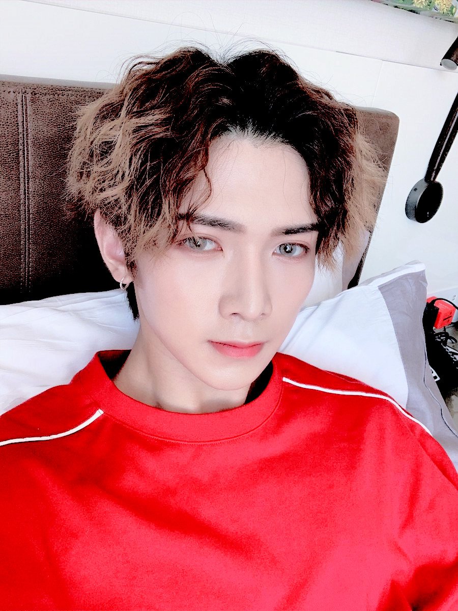 guerrilIazone's tweet image. ⠀⠀⠀gᥙᥱ⠀⠀⠀⋆ ୭⠀⠀⠀ɹɹᴉ𝑙𝑙ɐz⠀⠀⠀🪩⠀⠀⠀ 𝘂𝗽. ⠀⠀⠀ ( #𝐌ateo ) ⠀⠀⠀ 日期 ⠀⠀⠀ #ᥱ-vᥱᥒt ⠀⠀⠀ !

Me puse a ⁦#𝕡ick·u͟p·𔘓·𝖇u͟nni⁩ ⁦ya que supe del #l𝕚ght·Ꮺ𝕥okki·𝖇u͟n⁩ y fan que soy me vi todo celebrando ⁦#t𝗼ge̊th𝕖r·永遠𖥔·𝟷𝟶𝟶⁩. Felicidades &amp;lt;3