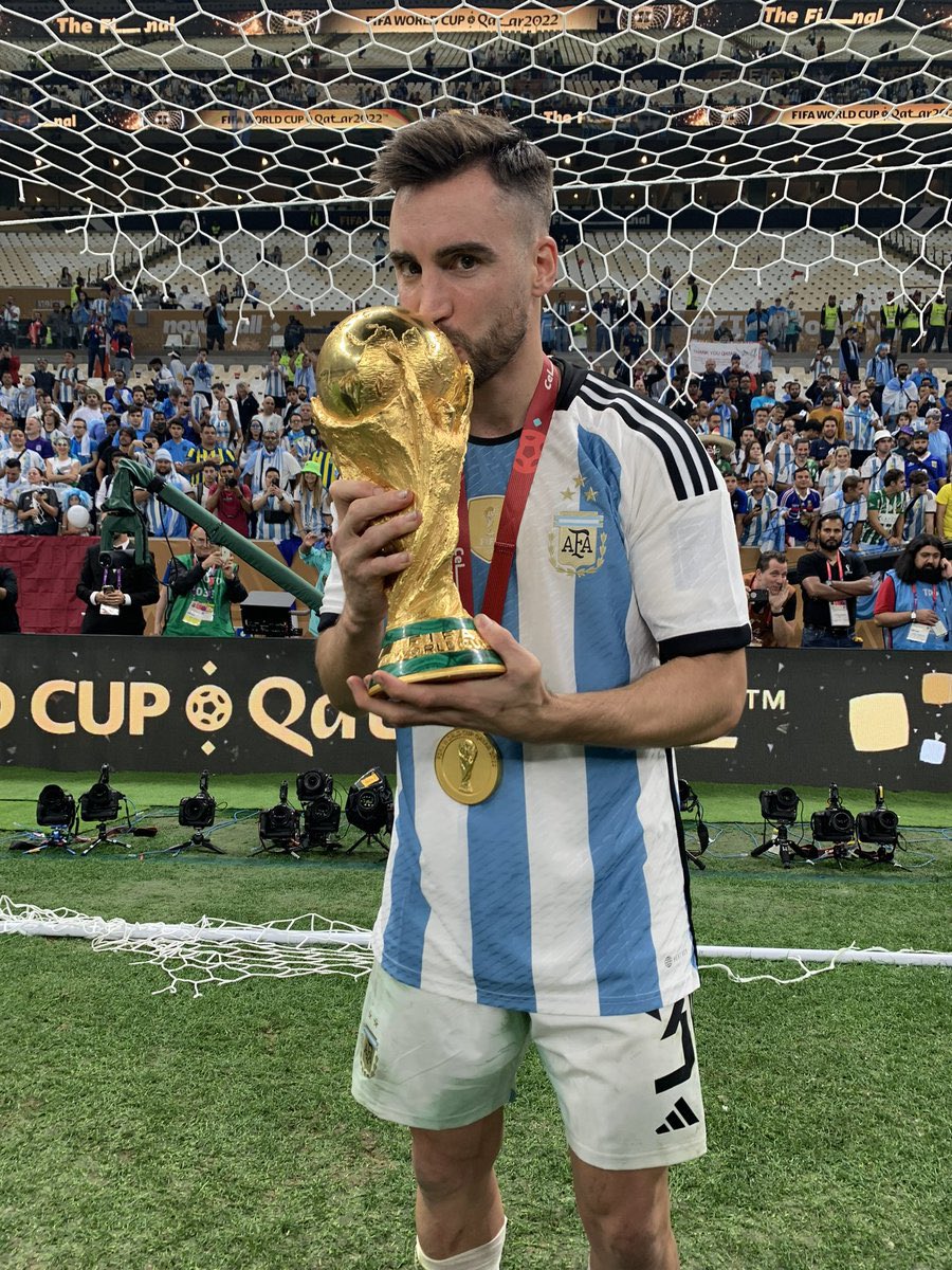 ReNgo_Sport's tweet photo. الارجنتيني تاغليافيكو : الخسارة من السعودية جعلتنا أقوى . مدرب المنتخب السعودي ( رينارد ) قال إننا سنكون أبطالاً بعد أن خسرنا . اريد ان ابعث له رسالة : نحن نحبك 😅 🔴🔴🔴 https://t.co/i2j5Z1Wond