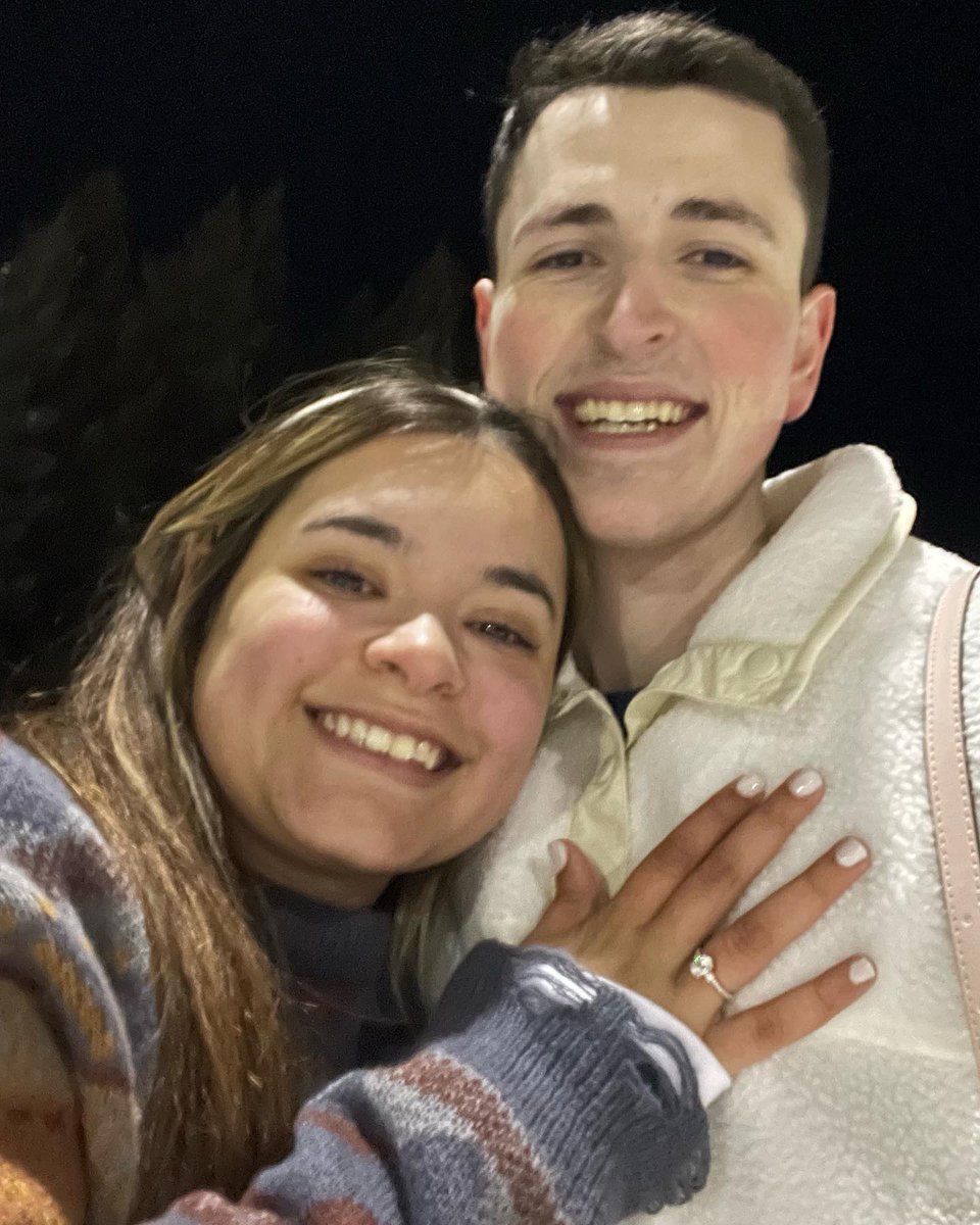 AlecSundayy's tweet photo. Redownloaded twitter just to show off my fiancé. Officially bagged a dime. Okay bye again twitter o7 https://t.co/yRc55lLgBW