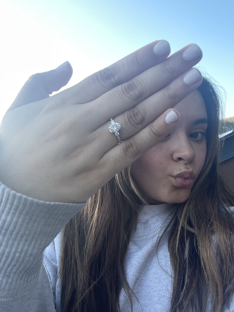 AlecSundayy's tweet photo. Redownloaded twitter just to show off my fiancé. Officially bagged a dime. Okay bye again twitter o7 https://t.co/yRc55lLgBW