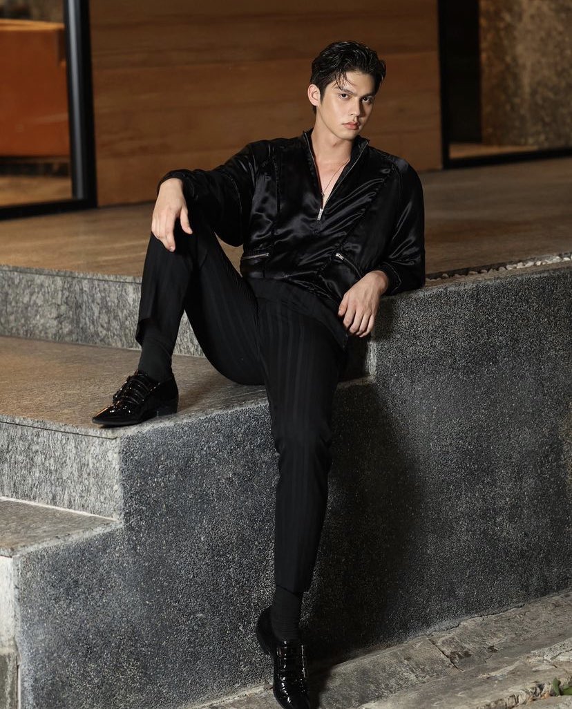 BWLimitless2022's tweet photo. #BWLimitlessAUverse where—

— Win goes back to his hometown and meets small-town dance instructor Bright

- 👽

🏷️ fluff, english, one shot https://t.co/mtK98YDzwO