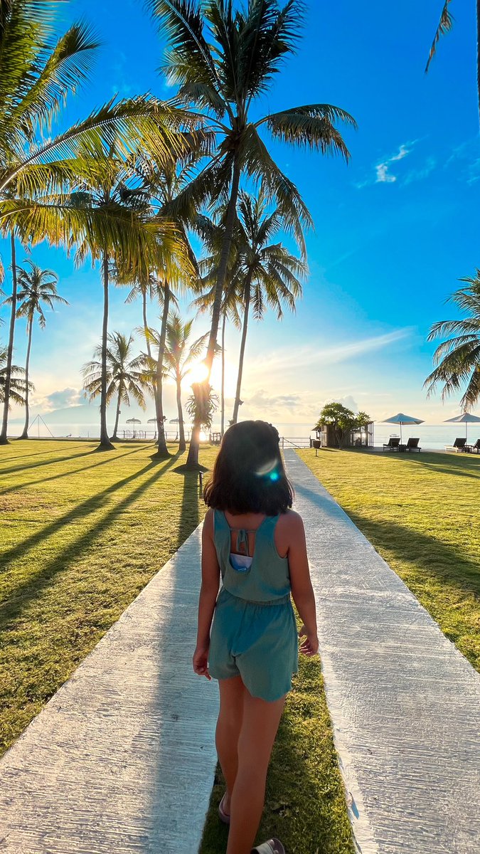 Ku pikir dengan aku kabur kesini bisa terbebas dari lato lato 😴 nyatanya lato lato selalu menghantuiku dimanapun berada 😑