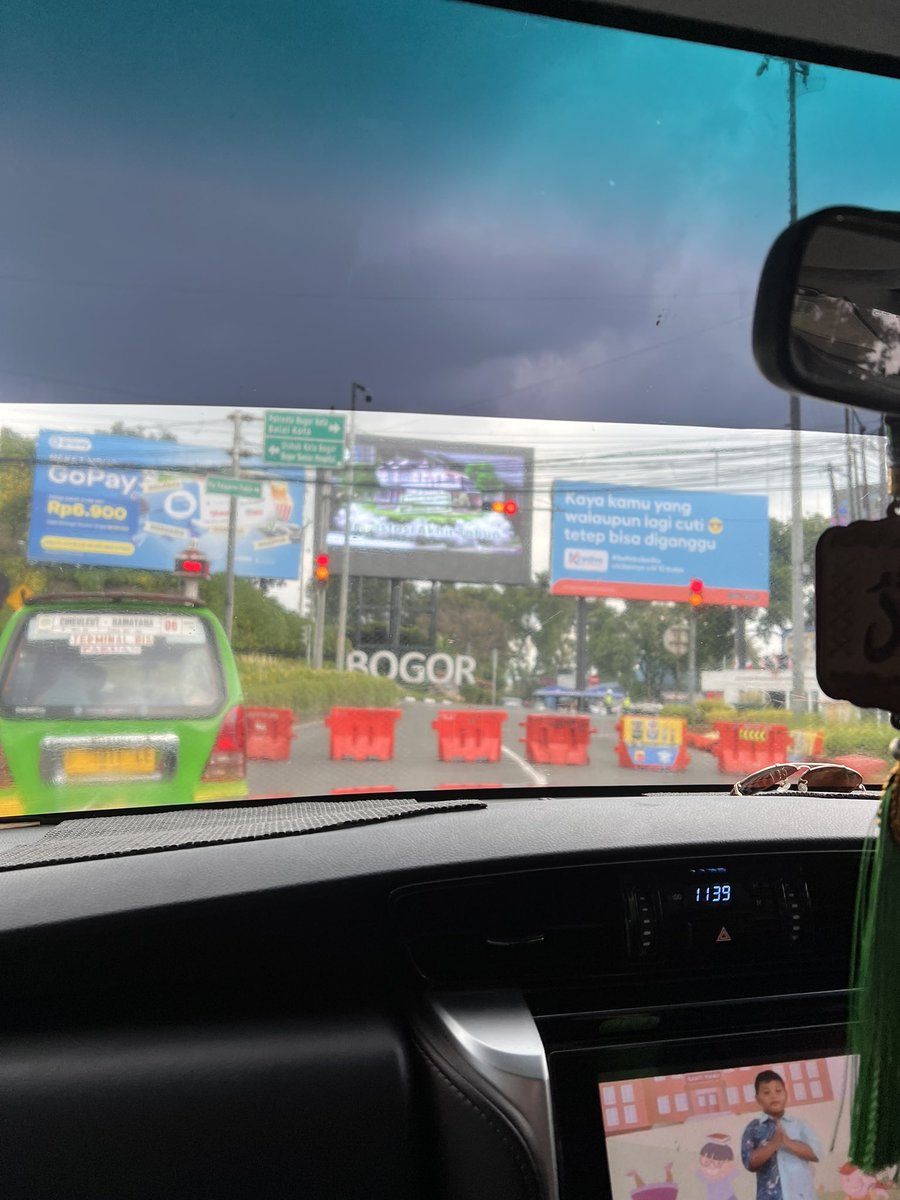 Neisa_anaktuli's tweet photo. kenapa bogor selalu di tutup seperti ini_ sengaja di puter in jauh https://t.co/yXmMoQrtbX