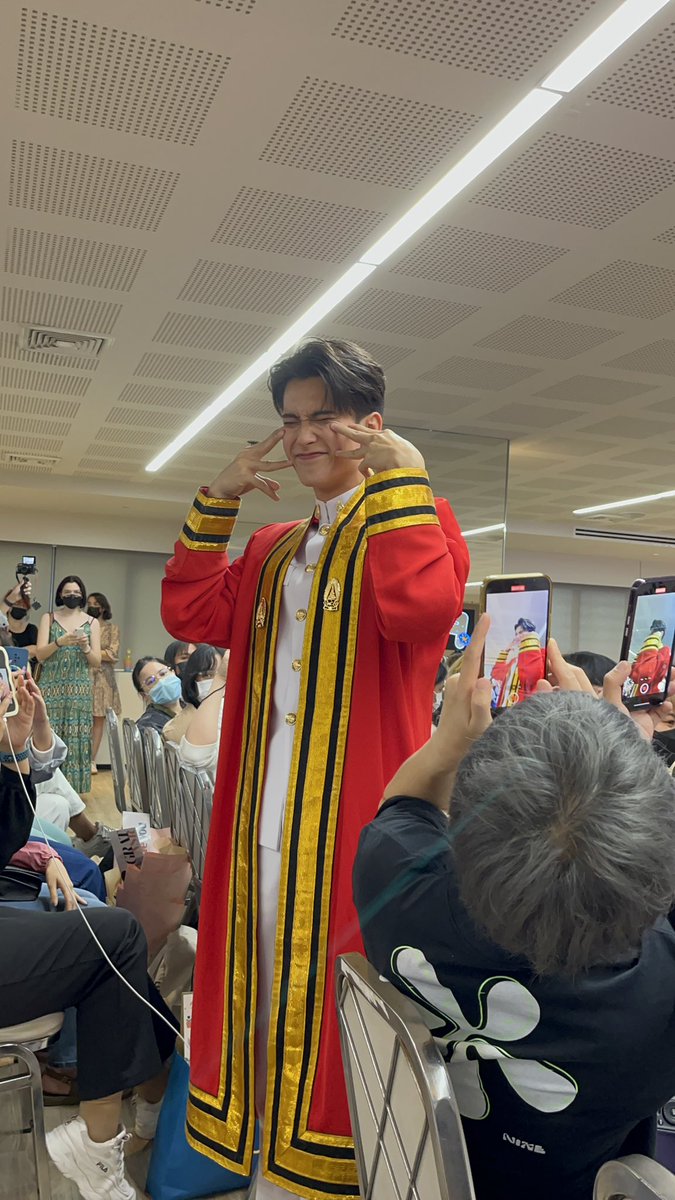 mitsuki_thai's tweet image. あまりにもかわいい。 #FirstfhGraduationDay
#みつきタイに飛ぶ