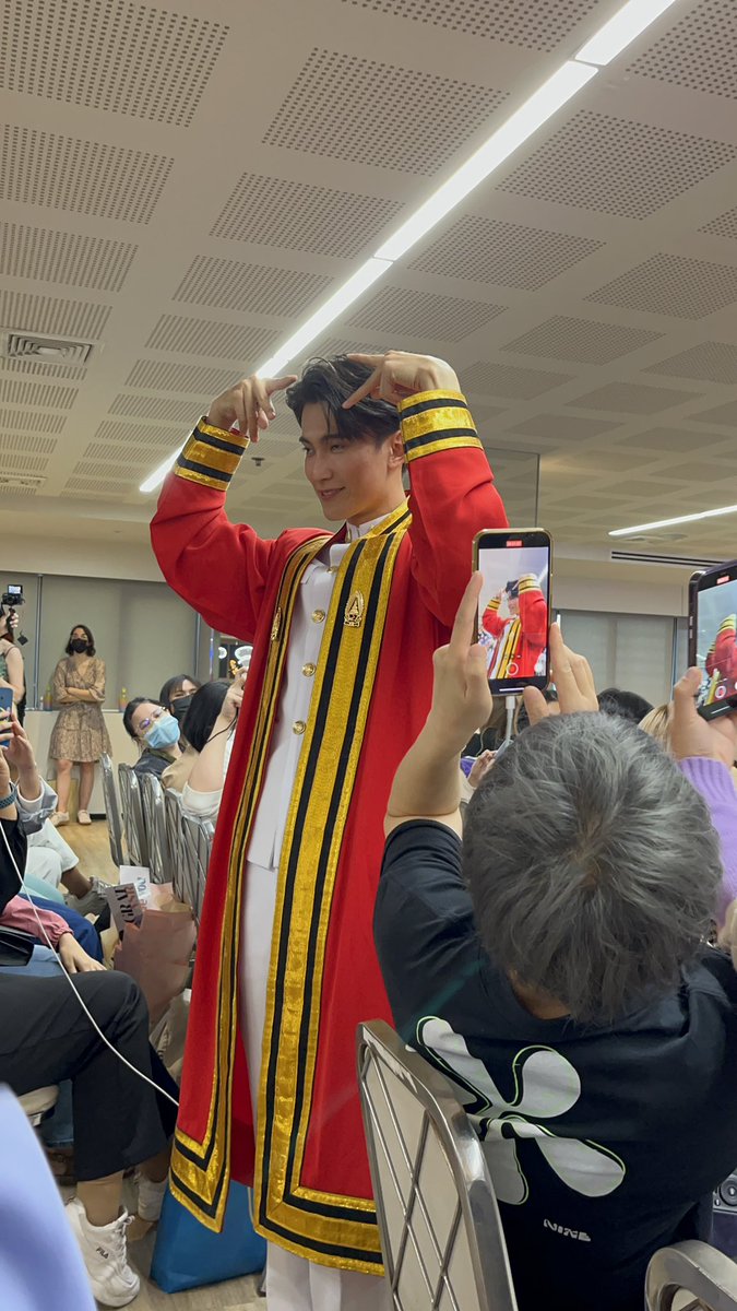 mitsuki_thai's tweet image. あまりにもかわいい。 #FirstfhGraduationDay
#みつきタイに飛ぶ