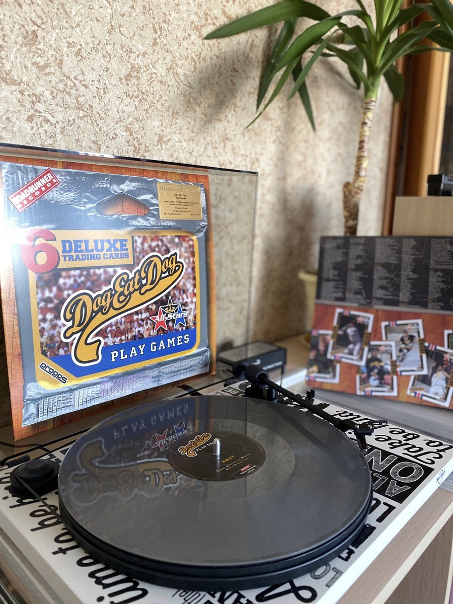olegperelom's tweet photo. Альтернативная музыка 90-х. Что может быть лучше.
#vinyl #vinylrecords #vinyllover #music #records #dogeatdog #vindig #usa https://t.co/GMj5MXjCyA