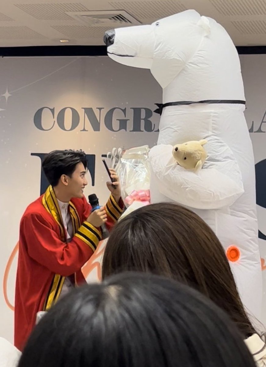 cry4jf's tweet photo. 💚🧡

[ #FirstGraduationDay ; #JaFirst ; #จาเฟริสท์ ; #ด้อมจิ๋ว ] https://t.co/9JpZpNSPXd