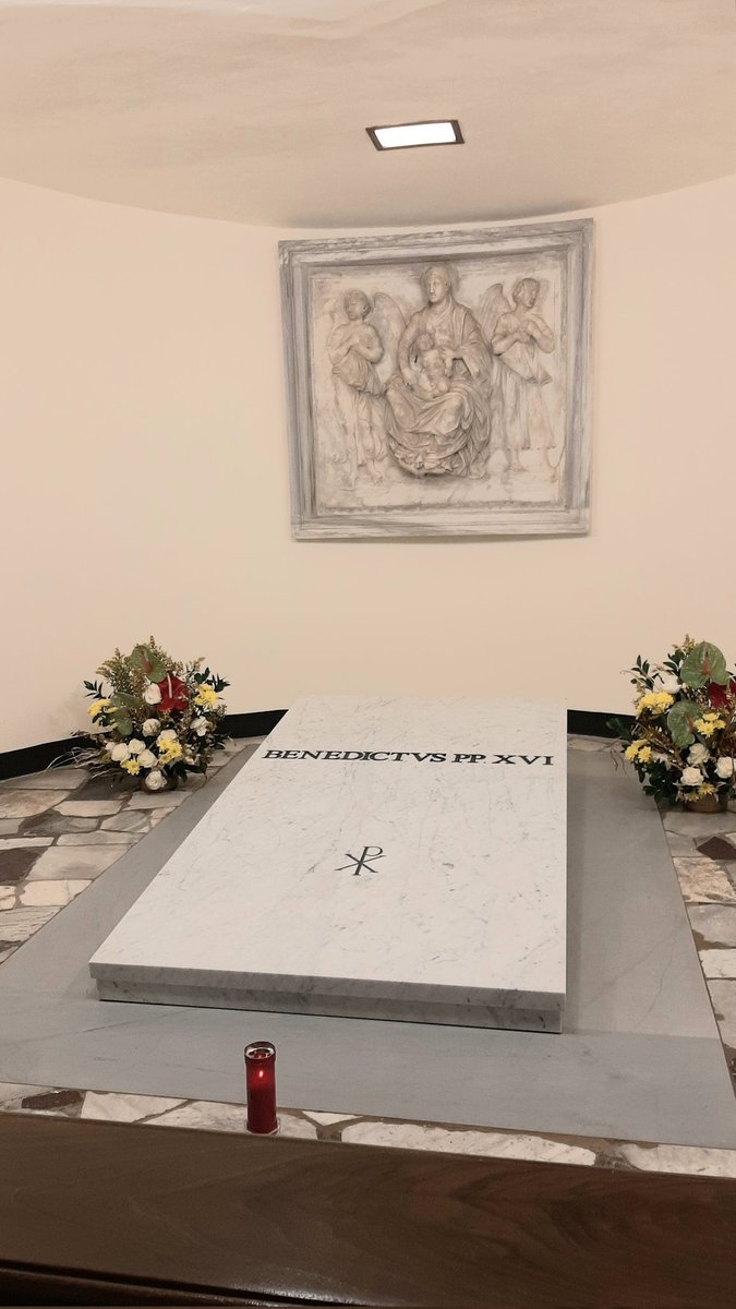 The Tomb of #PopeBenedictXVI is now open to visit #vatican #Vaticano #rome #PopeBenedict