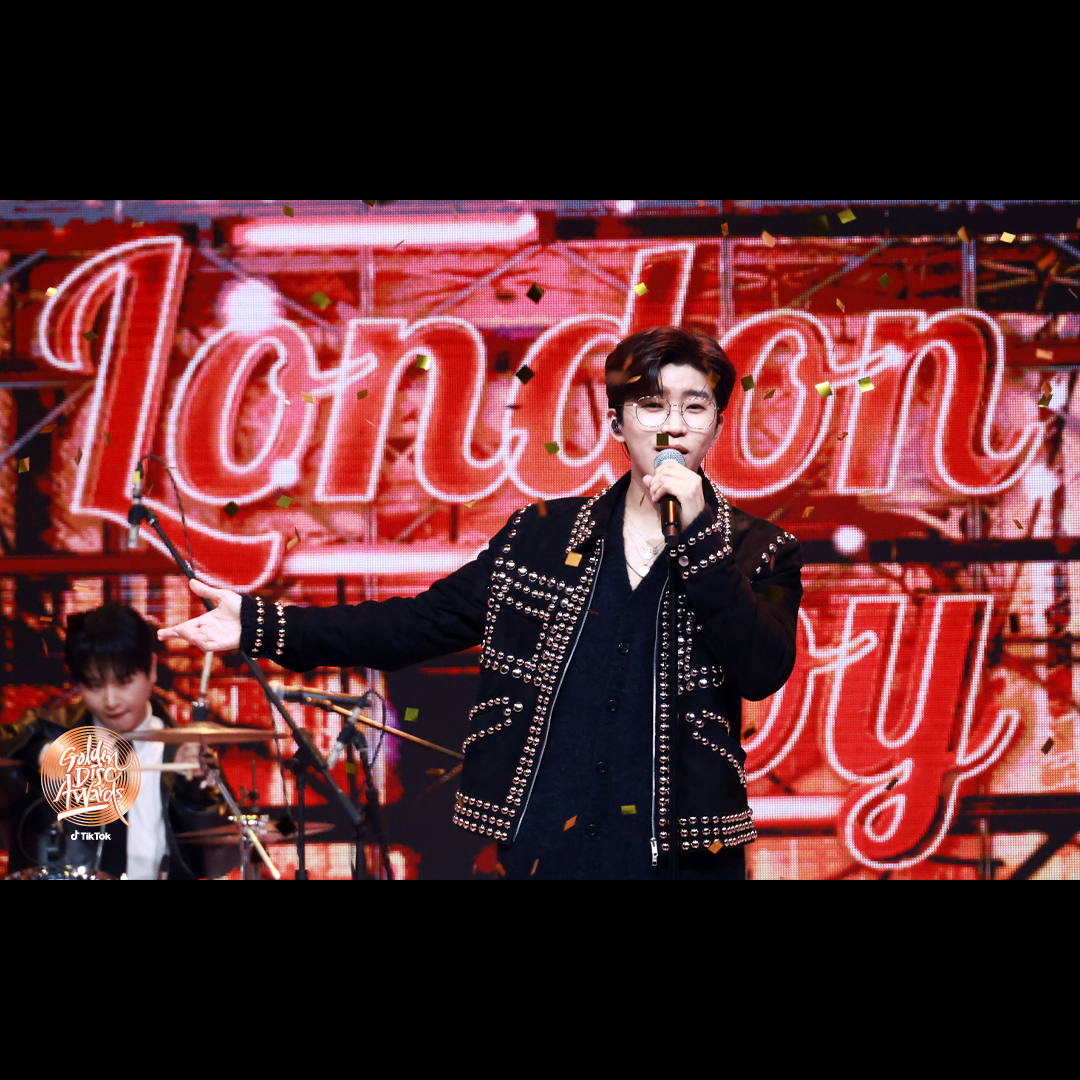 _GoldenDisc's tweet photo. The 37th #GDA with #TikTok Artist's Stage✨

#임영웅 #LIMYOUNGWOONG
@limyoungwoong

Let's enjoy the golden stage of artists again!

#골든디스크어워즈 #goldendiscawards #골든디스크 #goldendisc #틱톡 @TiktokKR https://t.co/akNFQR27T6