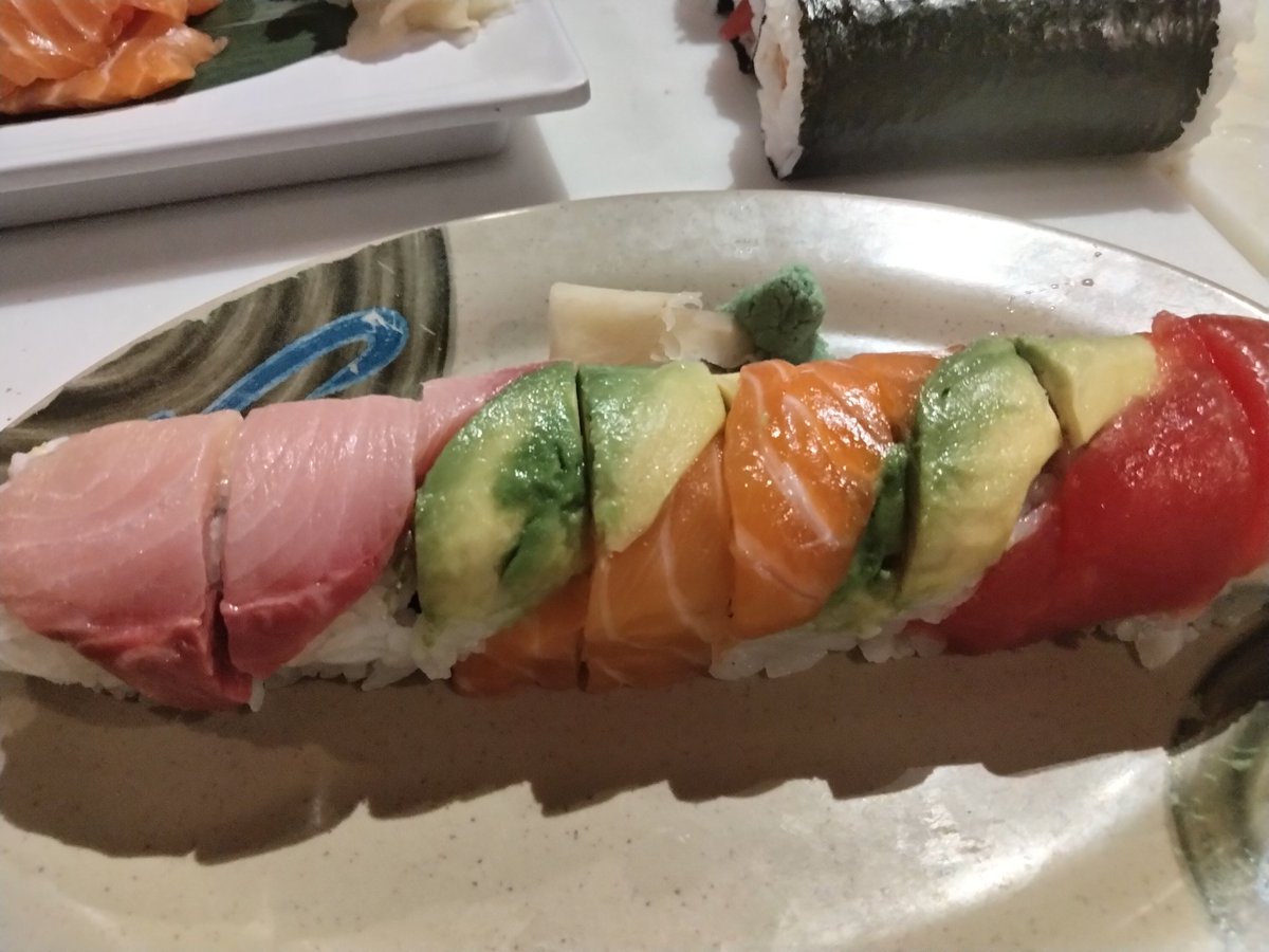 DavidCha575's tweet image. #rainbowroll #sushi