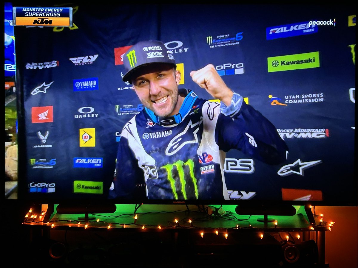 Fox_Racing369's tweet photo. Yesss my boy @elitomac won the 450 main event tonite, his 1st Anaheim win!!!! 1st race of 2023 season!!!! https://t.co/dYtBNKUwE4