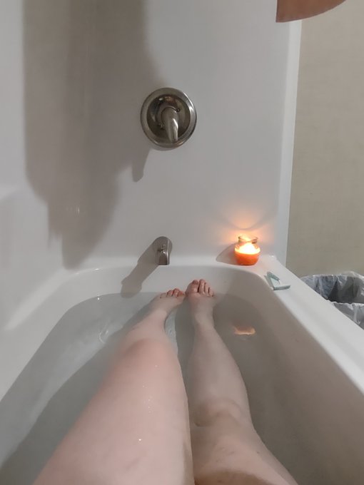 Nothing like a relaxing bath to set the mood 🕯️🍷 https://t.co/zqViSvvDEl<a href="/tag/rt4rt"class="tags"><span>#rt4rt</span></a><a href="/tag/likeforlikes"class="tags"><span>#likeforlikes</span></a>