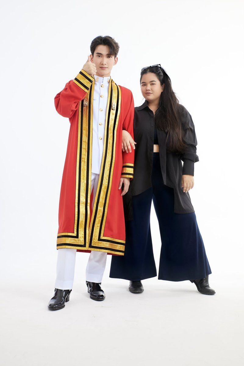 Sixsuperstars's tweet image. Baby brother!! #FirstfhGraduationDay