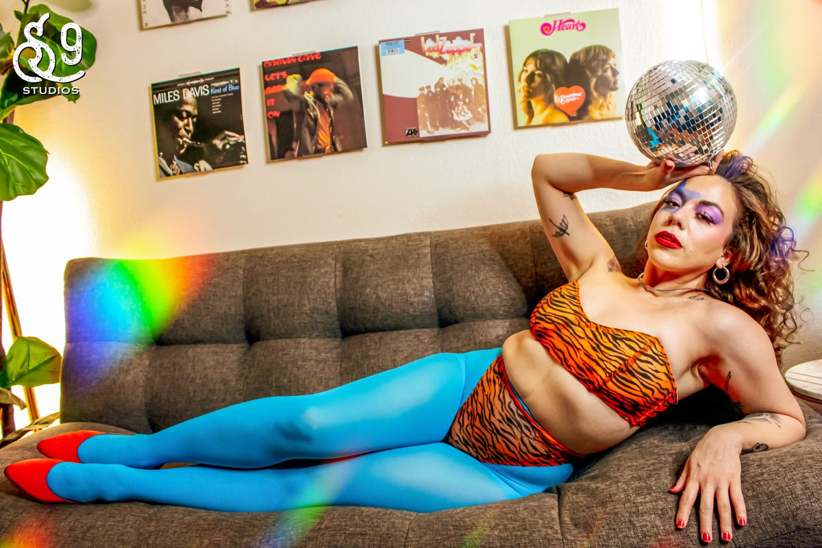 Satur9Studios's tweet photo. Iconic 💃🏻🎶
Model: @samanthaa.niicole
#saturninestudios #photographers #photography #photoshoot #canon #model #femalemodel #modeling #80svibes #thedancingqueen #abba #discoball #80sworkout #80sfashion #retro https://t.co/tORbsj3K9h