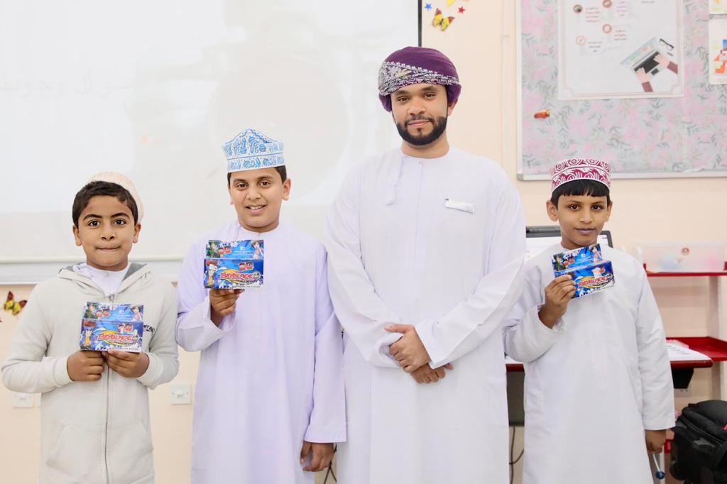 من أجل تنمية الاجادات الطلابية وصقلها والاهتمام بها من قبل اخصائية النشاط ، قدم الفاضل : سعيد بن يوسف الغافري ، مصور فوتوغرافي ، ورشة تطبيقية لأساسيات التصوير الضوئي لطلاب الصف الرابع المجيدين في مجال التصوير الضوئي.
كل الشكر والتقدير للمصور سعيد الغافري على الورشة المتميزة👏