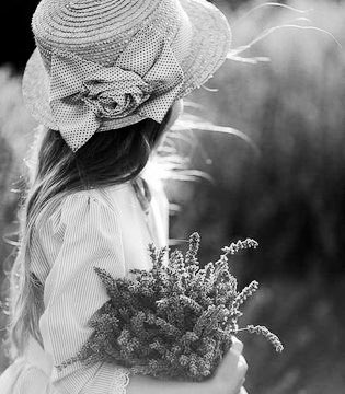 ٰ✿┈┉✿༻❃༺✿┉┈✿

"لا يُؤتمن من ترك مشاعرَ شخصٍ في المنتصف، لا يُؤتمن من ترك النهايات مفتوحة، لا يؤتمن من ترك في نهاية المطاف أسئلةً ليس لها أجوبة ، لا يؤتمن ولو حاولَ إصلاح ذلِك ."

#همس_ملائكية