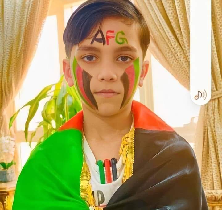 Shafeq12naderi's tweet photo. زمونږ بيرغ خو له رنګونو جوړ دی. 
🖤❤️💚 https://t.co/M8Zg9odnIZ