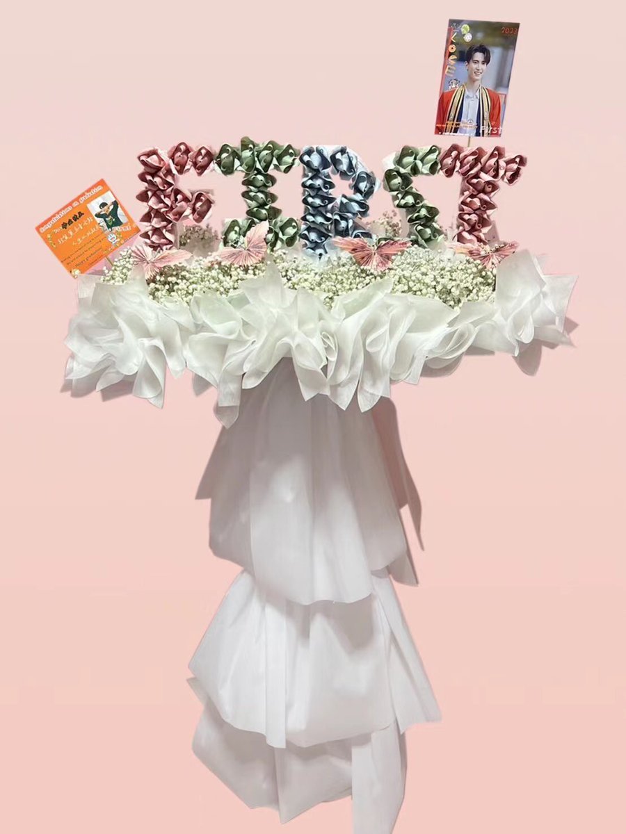 first0409's tweet image. ʚ♥︎ɞ 𝙃𝙖𝙥𝙥𝙮 𝙂𝙧𝙖𝙙𝙪𝙖𝙩𝙞𝙤𝙣🎓

🖤🧡🅑🅔🅢🅣 🅕🅘🅡🅢🅣🧡🖤@firstfh5 
A hearty congratulation on your graduation and wishing you good luck for the new beginning in life. May you reach all your goals！
🫶 @xixihan666 🫶
#FirstfhGraduationDay
#First_Chalongrat