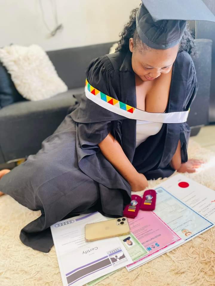 FinestZungu_'s tweet photo. (During the lobola negotiations)

In-laws: sicela asondele umakoti

Her       :

😭😭😭😭😭😭😭😭😭😭😭 https://t.co/7dbhbXPpk0