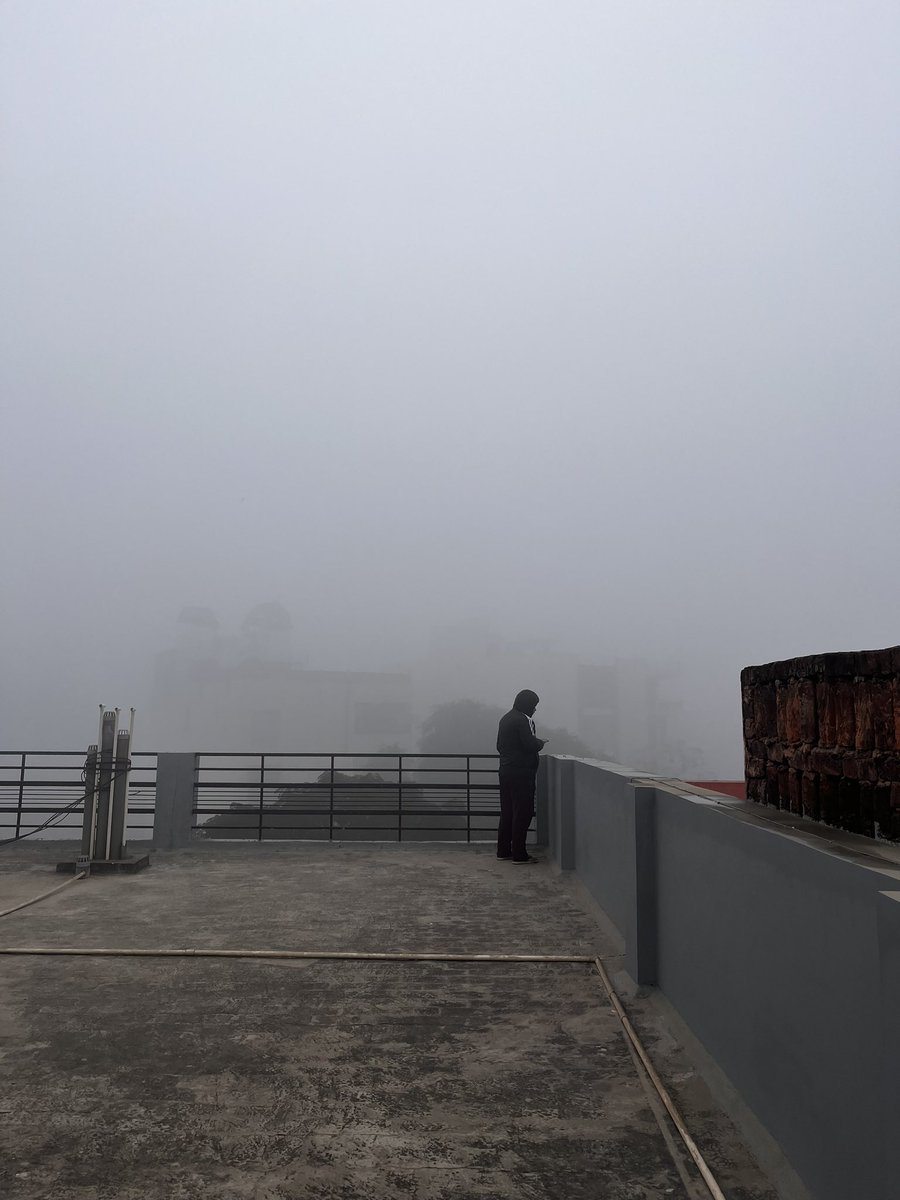 snehashikta's tweet photo. Today @ 9.30AM, Gurgaon

#delhifog 
#delhiwinters https://t.co/xjltF8oit8