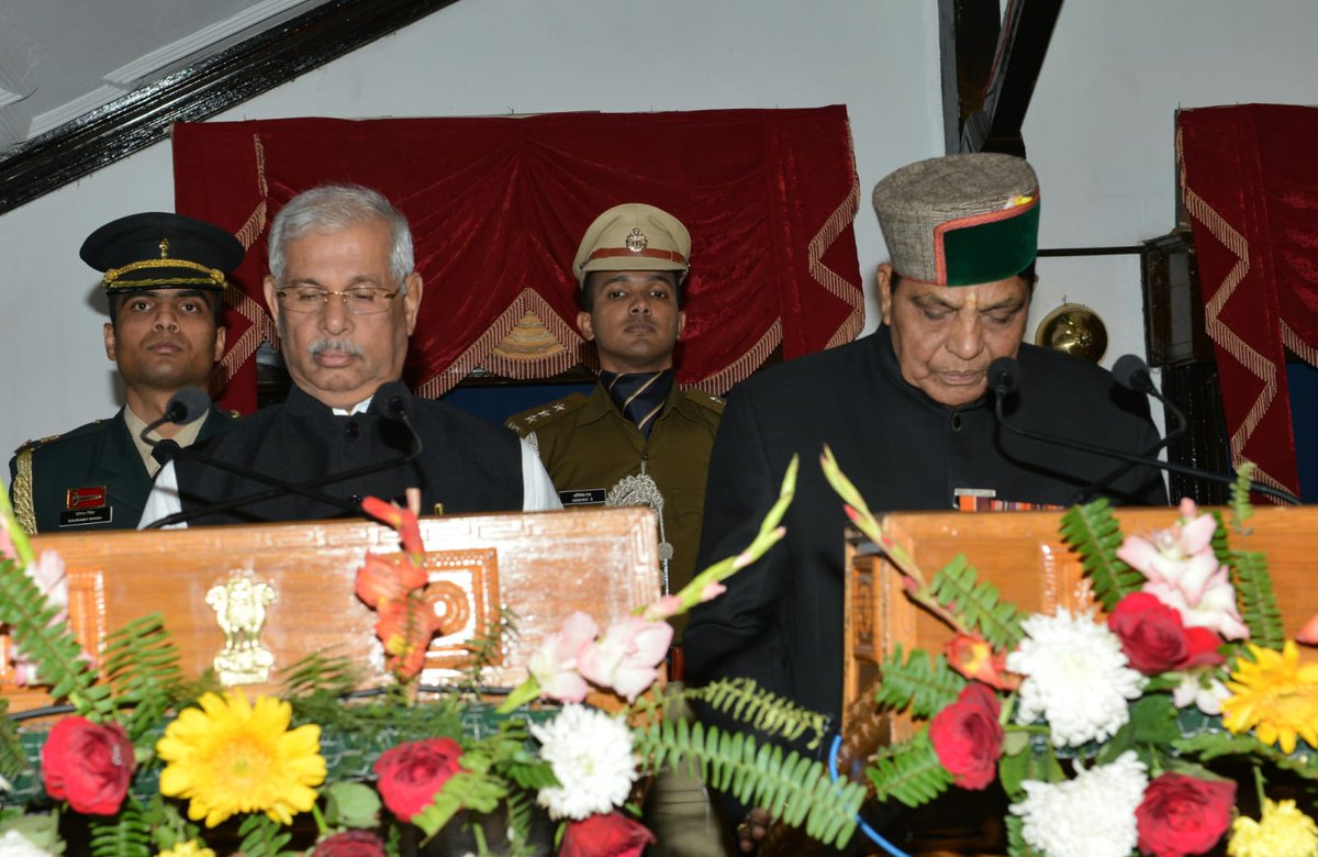 CMOFFICEHP's tweet photo. राज्यपाल श्री राजेन्द्र विश्वनाथ  आर्लेकर ने राजभवन में राज्य मंत्रिमंडल में शामिल किए गए सात  मंत्रियों को पद और गोपनीयता की शपथ दिलाई। मुख्यमंत्री श्री @SukhuSukhvinder  और उप-मुख्यमंत्री श्री मुकेश अग्निहोत्री सहित अन्य गणमान्य शपथ ग्रहण समारोह में शामिल हुए। https://t.co/xTC9ZciBqR
