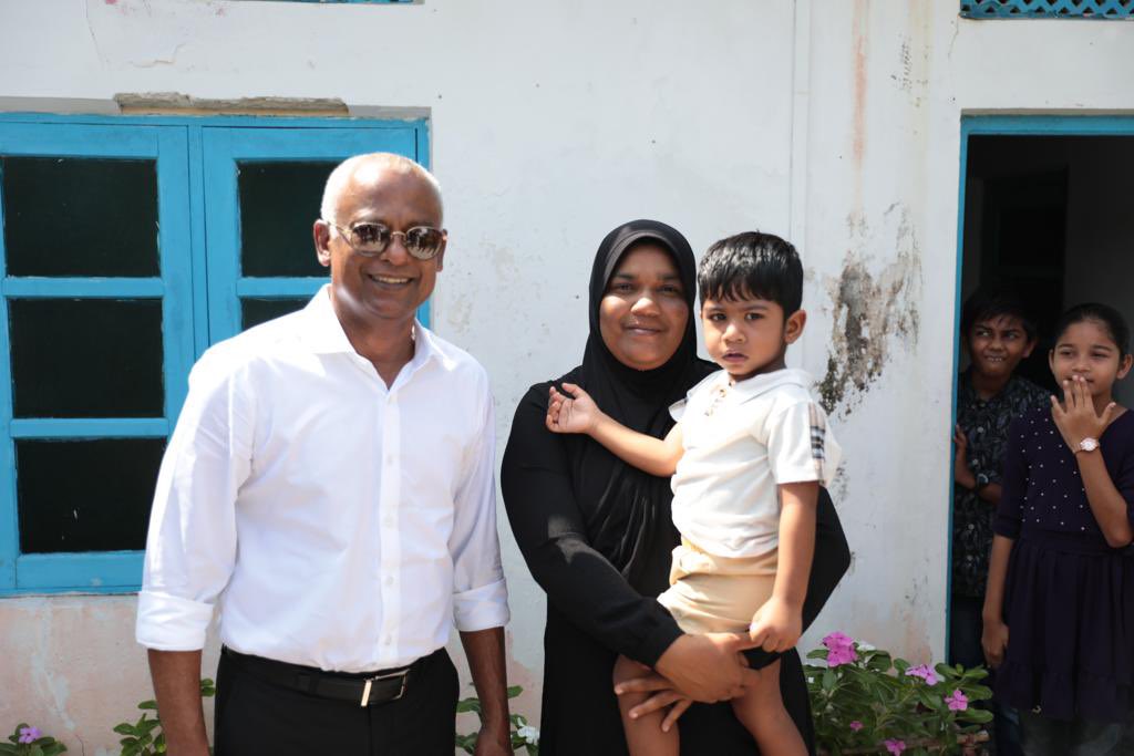 charly_thuthu's tweet photo. ނ.މިލަދޫ އުފަލުން ފޮޅިފައި، ލޯތްބާއި އިތުބާރު❤️💛

އިންތިހާ ބޯކޮށް ރައީސް އިބޫ އަށް އޮތް ތާއީދާއި ލޯބި🥰

#Miladhoo
#MDPKuriah #Ibu2023 https://t.co/g3GOfmBpv7
