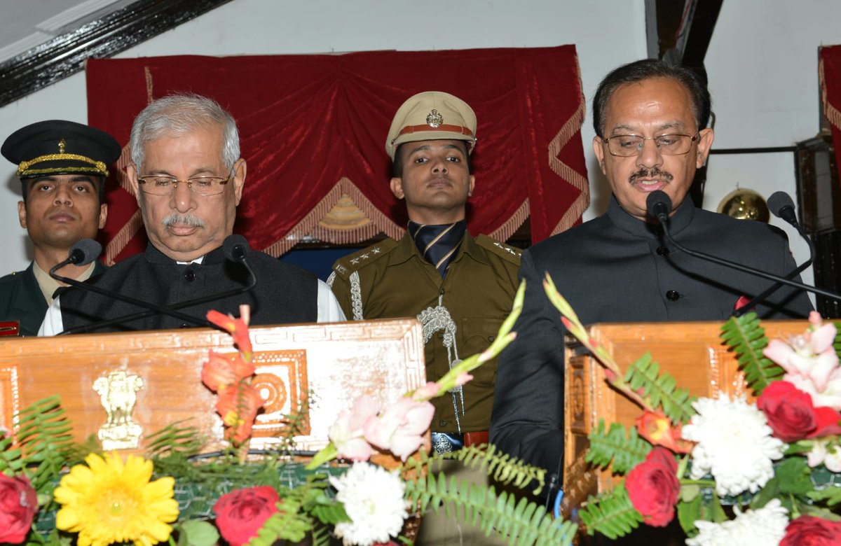 CMOFFICEHP's tweet photo. राज्यपाल श्री राजेन्द्र विश्वनाथ  आर्लेकर ने राजभवन में राज्य मंत्रिमंडल में शामिल किए गए सात  मंत्रियों को पद और गोपनीयता की शपथ दिलाई। मुख्यमंत्री श्री @SukhuSukhvinder  और उप-मुख्यमंत्री श्री मुकेश अग्निहोत्री सहित अन्य गणमान्य शपथ ग्रहण समारोह में शामिल हुए। https://t.co/xTC9ZciBqR