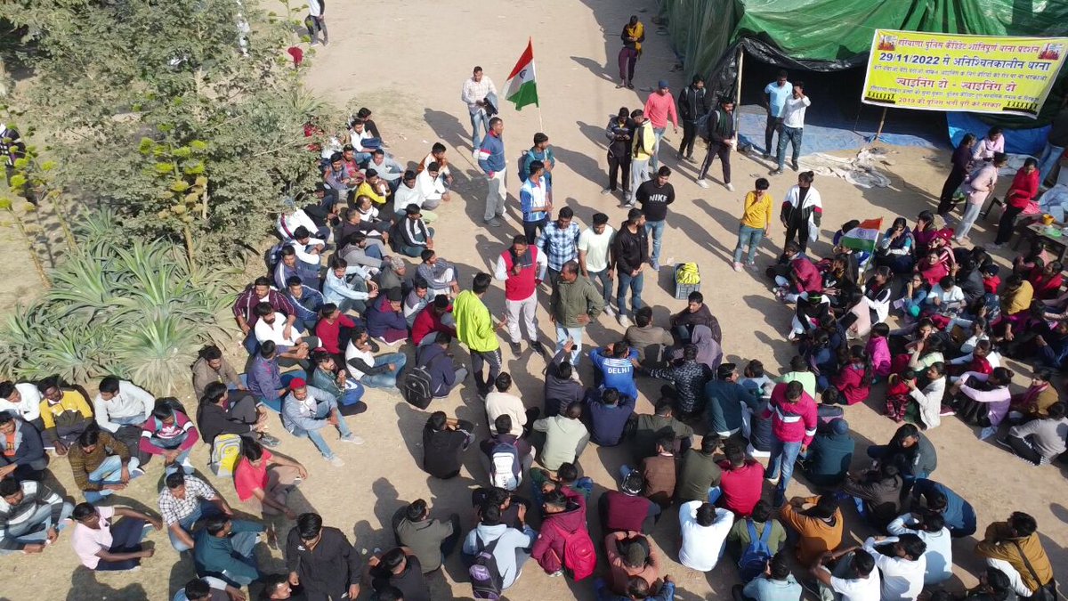 Nitesh39159698's tweet photo. Result of doing hardwork for 5-6 years is protest and hunger strike?? Police recruitment of 2019 is still not completed yet. @mlkhattar  sir please look at this matter, we have high hopes from u. #Haryana_Police_Joining_Do @cmohry @PMOIndia @anilvijminister @Dchautala @DGPHaryana https://t.co/vHd6Yy90V9
