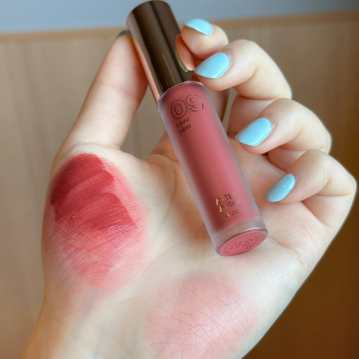 Hamkdy_'s tweet photo. ลิปที่ใช้ทั้งทริปญี่ปุ่น 4u2 water lip สี 09 ลิปที่เพิ่งออกใหม่ เนื้อดีมากกกกก น้ำเหลวๆแห้งเนียนไปกับปาก ไม่ติดแมส ทาง่ายเกลี่ยง่าย ชอบมาก😭✨ https://t.co/4RxsExmSfr