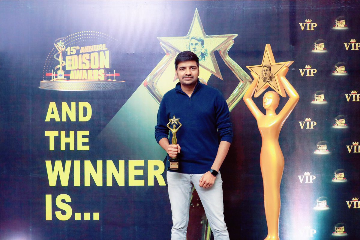 .#EdisonAwards : Best Commencing Hero 2022 Goes to Dear @actorsathish na For #Naaisekar 🎉

Congratulations Team 🙌

@archanakalpathi @itspavitralaksh @KishoreRajkumar @edison_awards @Ags_production