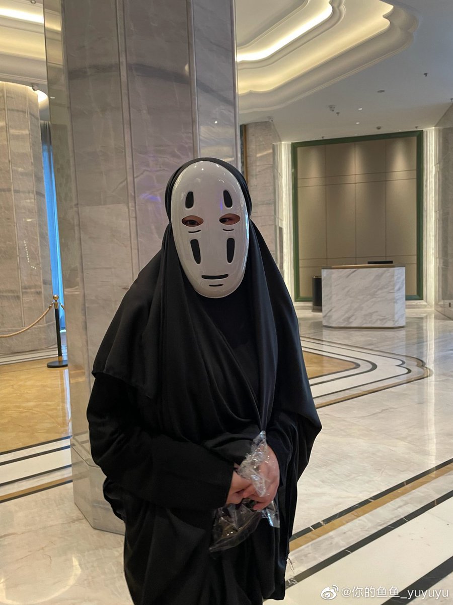 adoreyuyan's tweet photo. OMG YANSI THIS IS FANSIGN NOT HALLOWEEN AHAHAHHAHAGAG https://t.co/kAMdzNaZTm