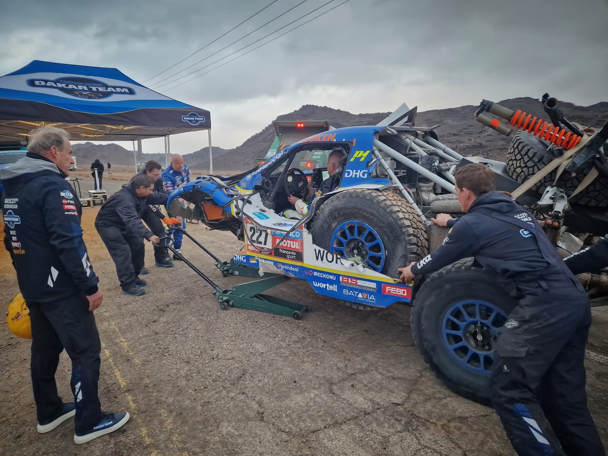 TracksideLegend's tweet image. "There was no end to it, we kept rolling. Four, five, six times? I don't know." A sandy hill about 5 kilometers from the finish of the seventh stage launched the Century with Tim and Tom Coronel aboard.

Read on &amp;gt; tracksidelegends.com/articles/tim-a…

#Coronel #TimCoronel #TomCoronel #Dakar