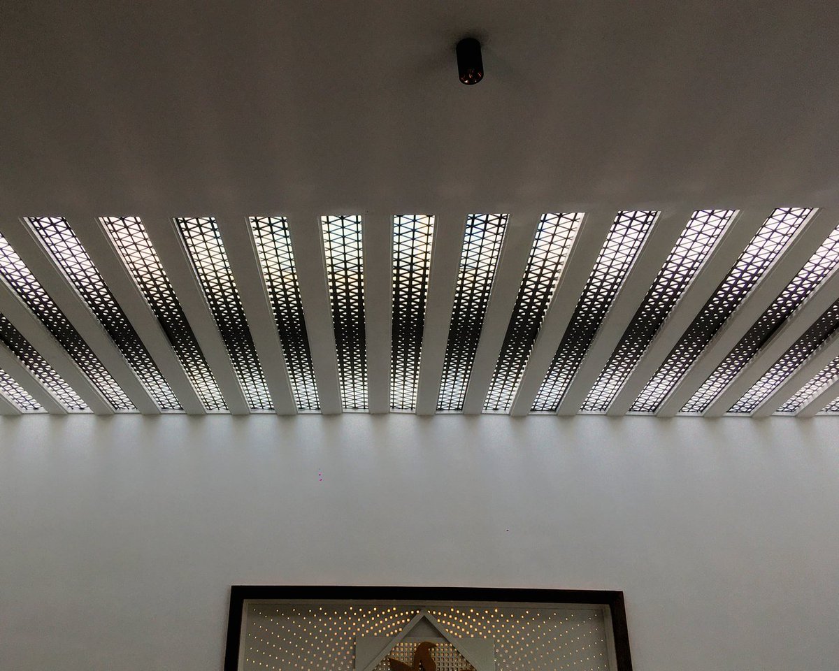 hybridrhythm's tweet photo. This parametric jali was designed for a lightwell to regulate the lighting during the day and was digitally fabricated using CNC-cut ACP panels.#parametricdesign #digitalfabrication #cnc #lasercutting #indianarchitects #interiordesign #designer #art #shadowwork #hybridrhythm #alt https://t.co/2LMBgNhbfo