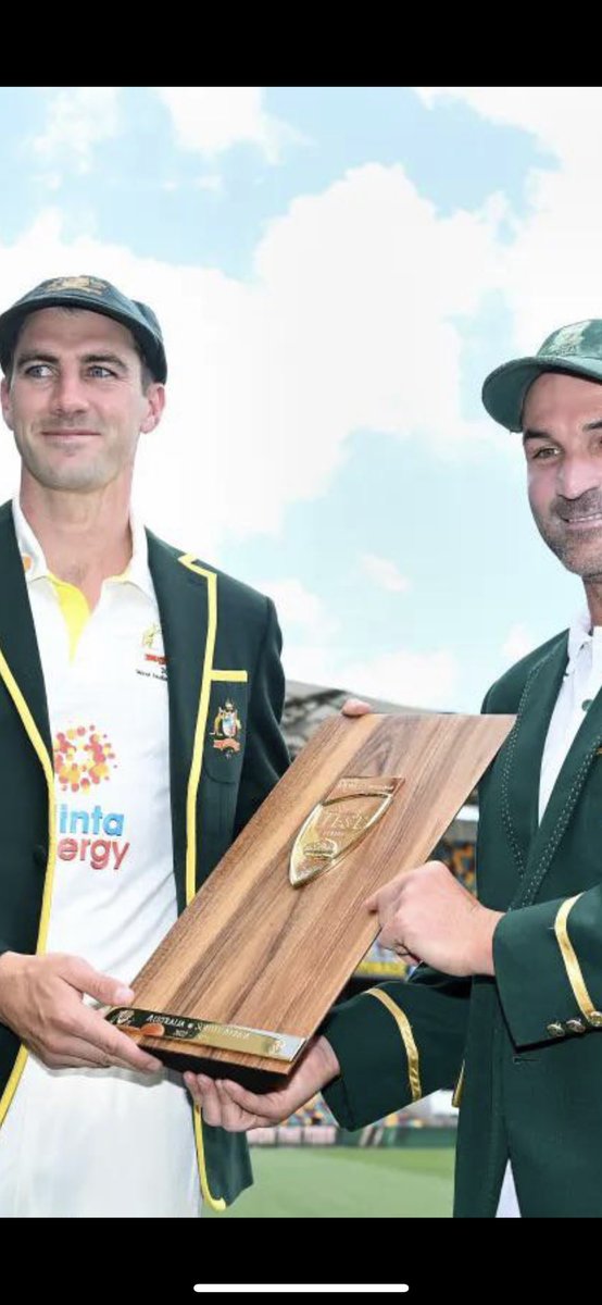 dazzwelch's tweet photo. Worst trophy in world sport? Chopping board with a golden ashtray in the middle? #AUSvRSA https://t.co/23708Rmlob