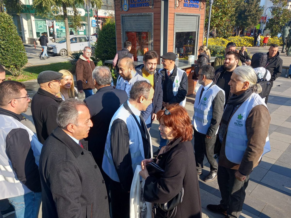Mhmtonay's tweet photo. Cumartesi günü Silivri ilçe teşkilatımızın yaptığı saha programına,İlçe teşkilatımızından Artur Aslanyan bey ve Gül Yonca hanım katıldı.Vatandaşlarımızın; Partimize olan ilgisine çok teşekkür ediyoruz.Silivri bilsinki; Bu iş  bitti, Gidiyorlar!
@Ahmet_Davutoglu 
@GelecekPartiTR https://t.co/Kqk9zLXvoP