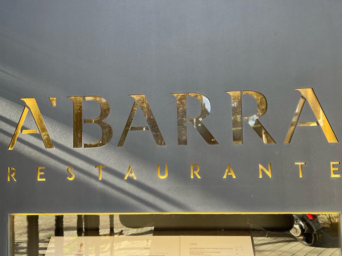 Espero poder seguir con la tradición de acudir a <a href="/abarra_res/">Restaurante A' Barra</a> todos los años por Reyes pocos sitios mejores se me ocurren, como experiencia global, para empezar bien el año, gracias a la aportación del grandísimo <a href="/ValerioCarrera/">Valerio Carrera</a> #aliveandkicking 👏🏻🕺🏻