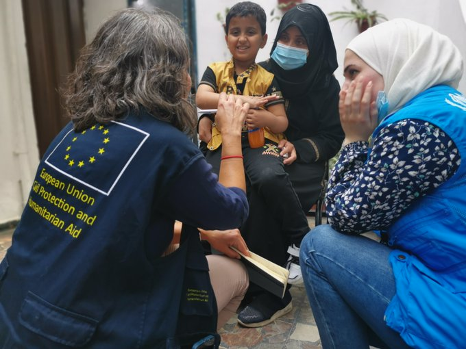 ECHO_MiddleEast's tweet photo. 5/ The EU and its Member States are the leading donors of international aid to those affected by the conflict.
EU-funded assistance reaches Syrians via all avenues, including cross-border.
We call for the renewal of the #UNSC resolution to maintain this #LifelineToSyrians❗ https://t.co/Me3LnnAYMv