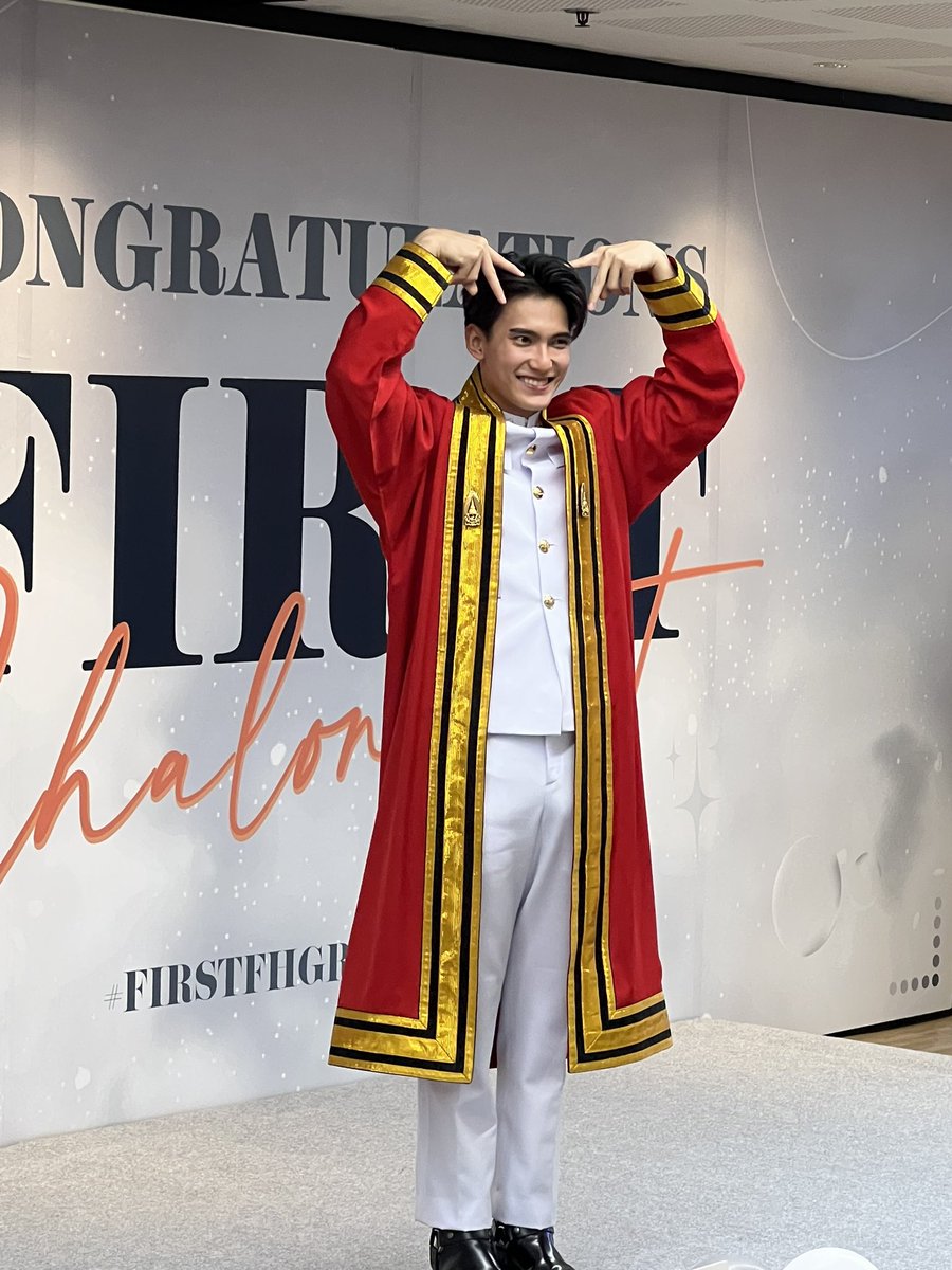 Pewiimar's tweet image. มายินดีแบบสุดๆไปเลยยย 🧡🧡🧡 #FirstfhGraduationDay
#First_Chalongrat #รักแรกของเฟริสท์