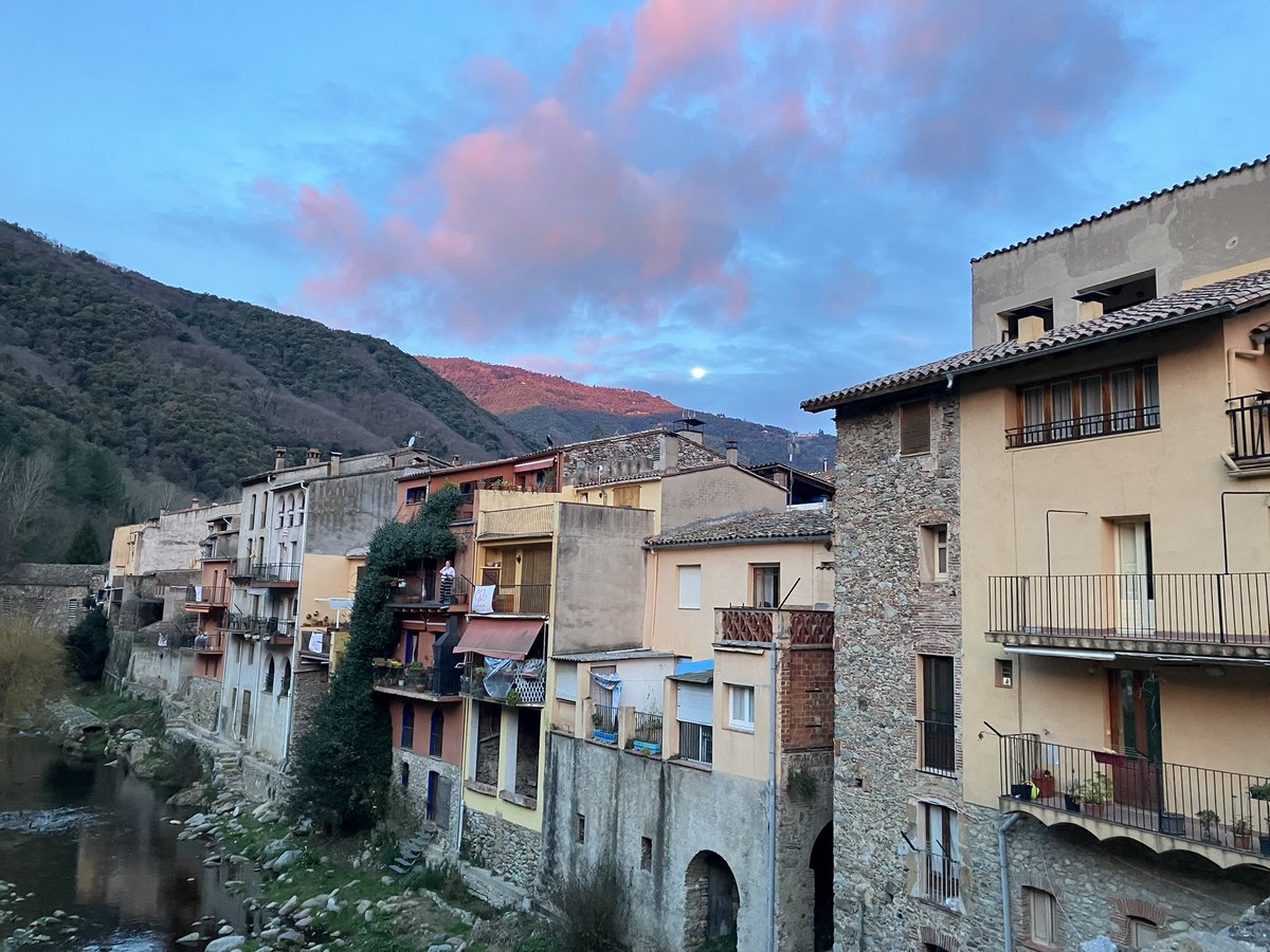 cunya1's tweet image. Aquest matí a #Osor hem tingut aquest espectacle de cel que ha durat 10minuts #lesguilleries