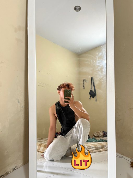 🐣 https://t.co/Y1rsOStxfC