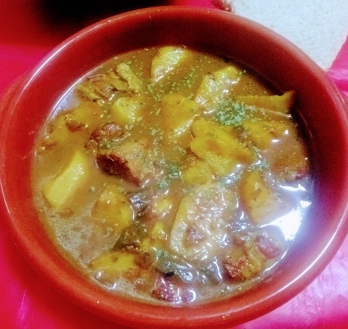 cabanas67's tweet photo. @elmonaguillo Estofado de cabezada con patatas, casero, recién echo por mi, fuego lento.....bueno, lo he disfrutado. https://t.co/QWbs8iu5u0